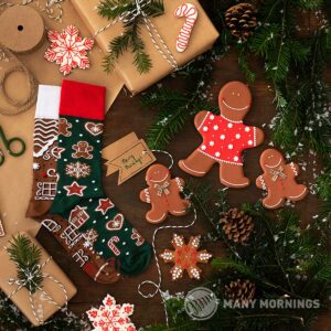 The Gingerbread Man Weihnachtssocken von Many Mornings 2 | Wie feiert man Weihnachten in Italien? Tombola, Befana und weitere Traditionen